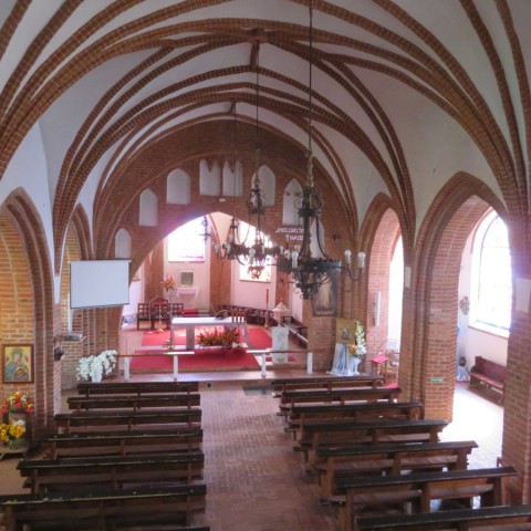 Powiększ obraz: Wnętrze kościoła