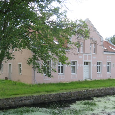 Powiększ obraz: Dworek na Wyspie Biskupiej