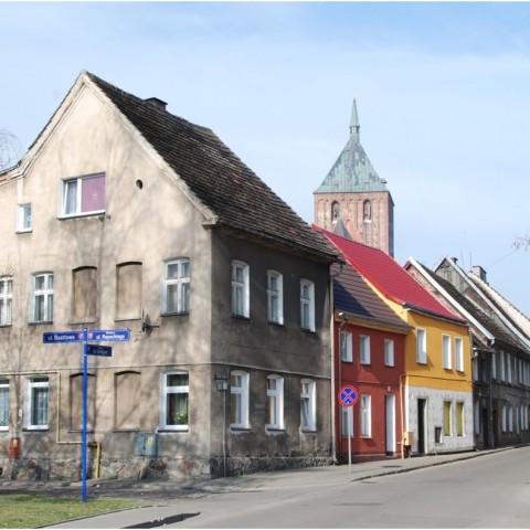 Powiększ obraz: Domy murowano-ryglowe z przemurowanymi oknami