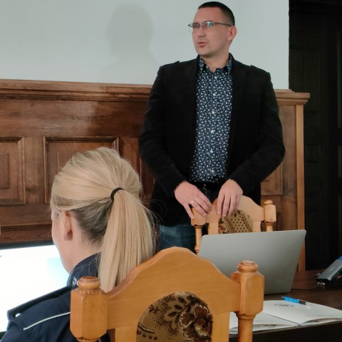 Powiększ obraz: Dyskusja związana z ochroną zabytków ruchomych poprzez ich cyfryzację 3D.